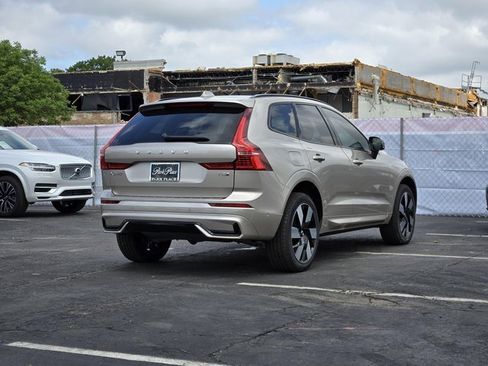Used 2025 Volvo XC60 T8 Plus w/ Protection Package Premier image 11