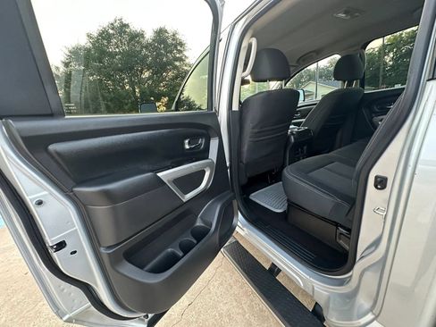 Used 2019 Nissan Titan SV w/ SV Convenience Package AWD/4WD image 14