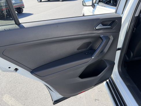 Used 2018 Volkswagen Tiguan SEL w/ 3rd Row Seat Package image 23