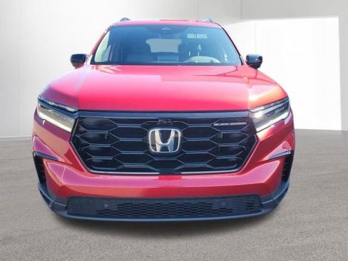 Used 2025 Honda Pilot Black Edition image 3
