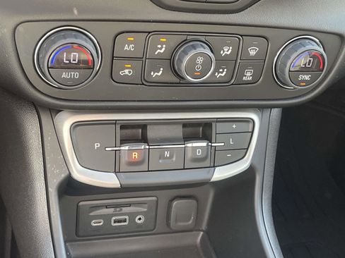 Certified 2024 GMC Terrain SLT w/ Infotainment Package II image 5