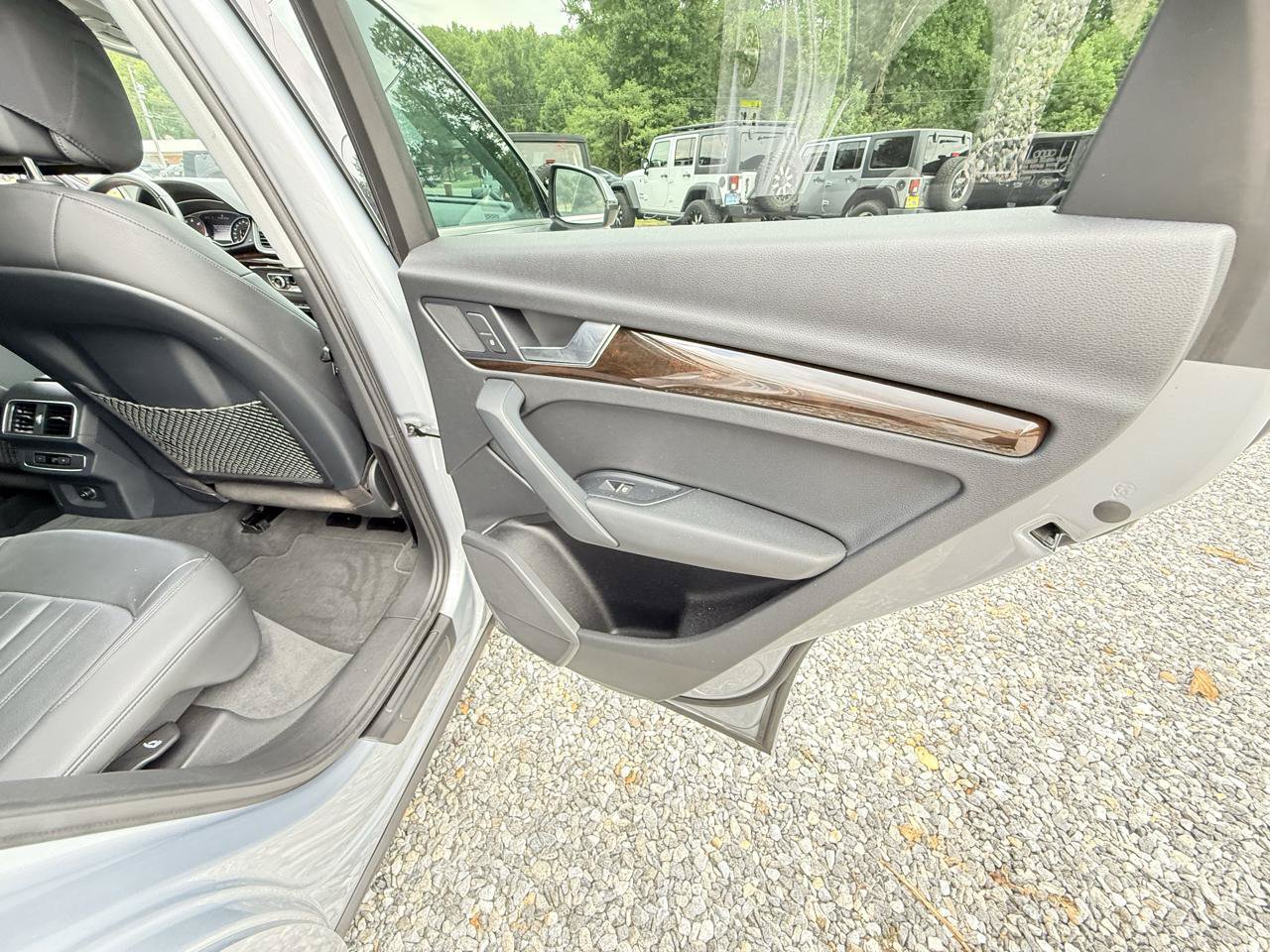 Used 2019 Audi Q5 2.0T Premium w/ Convenience Package AWD/4WD image 25