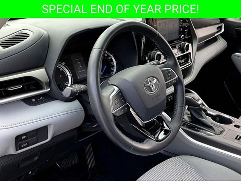 Used 2021 Toyota Highlander LE image 16