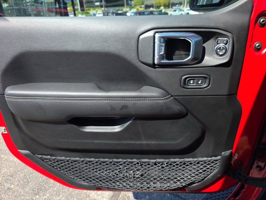 Used 2023 Jeep Wrangler Unlimited Sahara AWD/4WD image 17