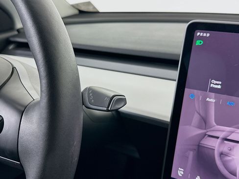 Used 2021 Tesla Model Y Long Range image 24