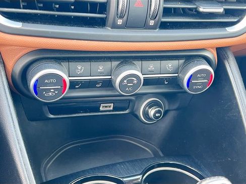 Used 2021 Alfa Romeo Giulia Sprint w/ Sun & Sound Package image 23