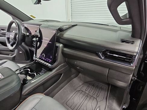 Used 2025 GMC Yukon XL AT4 w/ AT4 Premium Package AWD/4WD image 43