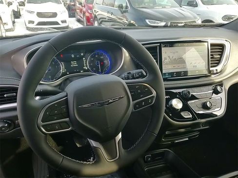 New 2026 Chrysler Pacifica Select image 33