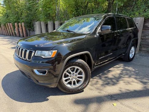 Used 2019 Jeep Grand Cherokee Laredo RWD image 5