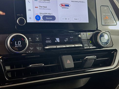 Used 2025 Toyota Highlander LE image 23