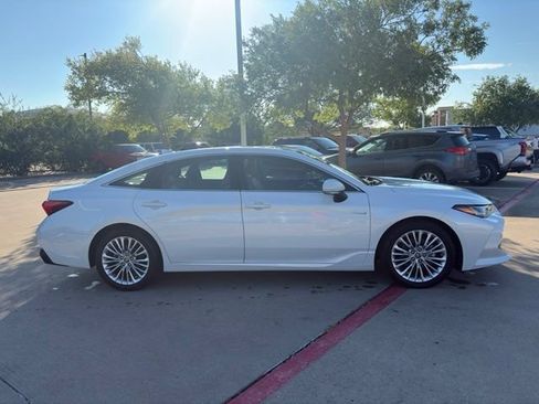 Used 2019 Toyota Avalon Limited w/ Advanced Safety Package FWD image 4
