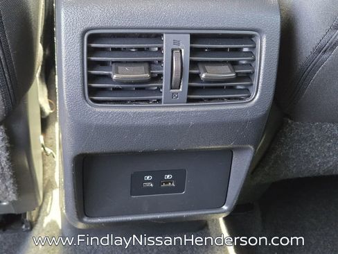 Used 2023 Nissan Rogue SV image 12