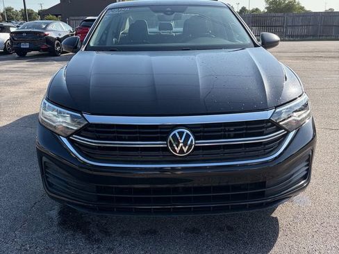 Used 2023 Volkswagen Jetta SE FWD image 2