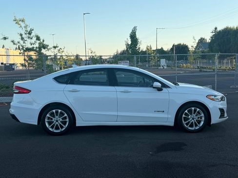 Used 2019 Ford Fusion SE FWD image 6