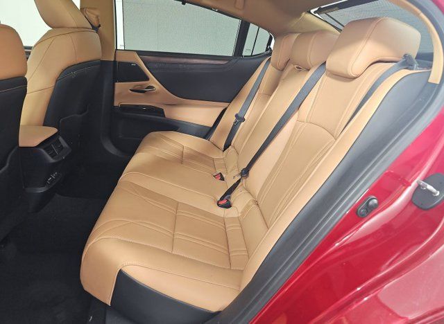 Used 2025 Lexus ES 350 Ultra Luxury FWD image 6