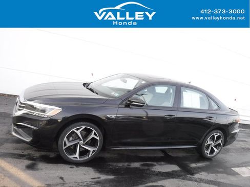 Used 2020 Volkswagen Passat 2.0T R-Line image 2