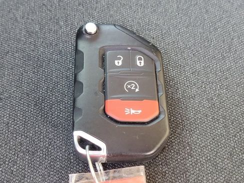 Used 2025 Jeep Wrangler Unlimited Sahara image 36