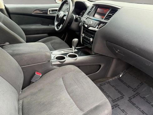 Used 2014 Nissan Pathfinder S image 11
