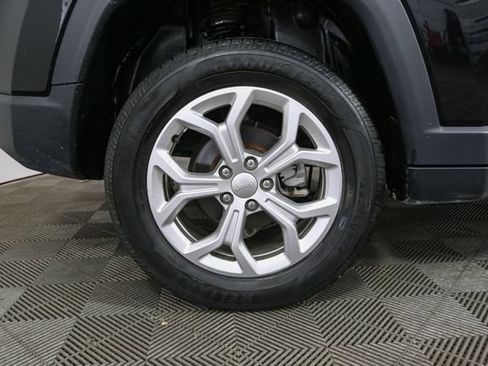 Used 2024 Jeep Compass Latitude AWD/4WD image 16