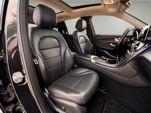 Used 2021 Mercedes-Benz GLC 300 w/ Premium Package image 23