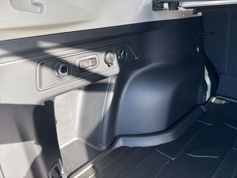 Used 2023 Subaru Forester Limited image 28
