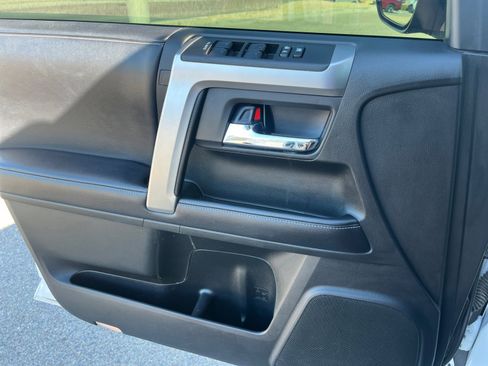 Used 2019 Toyota 4Runner SR5 Premium image 13