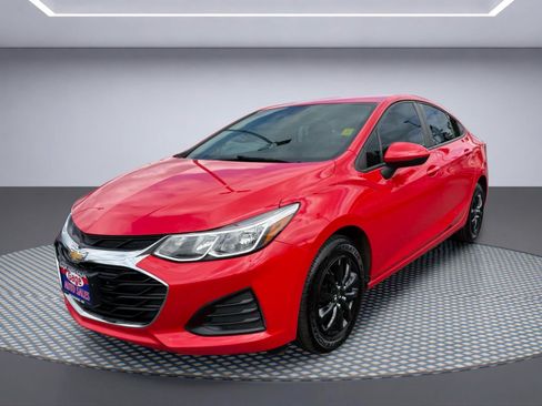 Used 2019 Chevrolet Cruze LS FWD image 2