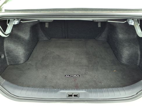 Used 2025 Nissan Altima 2.5 SV FWD image 29