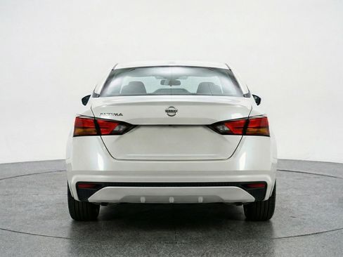 Used 2025 Nissan Altima 2.5 SV image 7