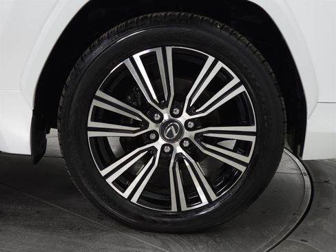 Used 2024 Lexus LX 600 4WD w/ Appearance Package image 13