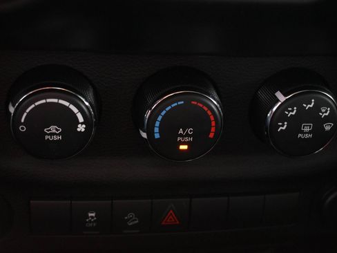 Used 2015 Jeep Wrangler Sport w/ Quick Order Package 24S AWD/4WD image 25