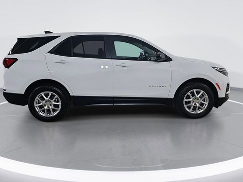 Certified 2024 Chevrolet Equinox LS w/ LS Convenience Package image 2