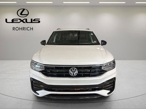 Used 2024 Volkswagen Tiguan SE R-Line image 2