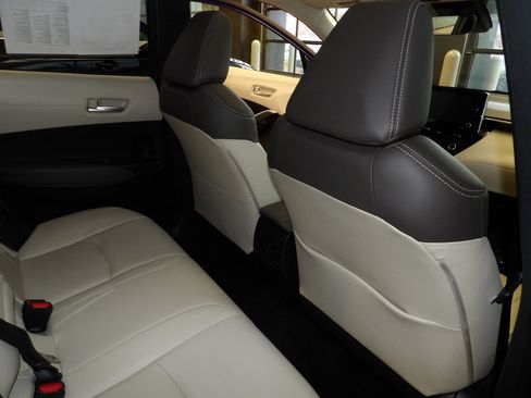 Used 2022 Toyota Corolla Cross XLE image 17