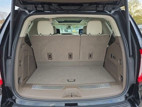Used 2021 GMC Yukon Denali w/ Denali Premium Package image 13