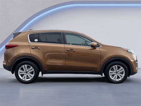 Used 2019 Kia Sportage LX image 2