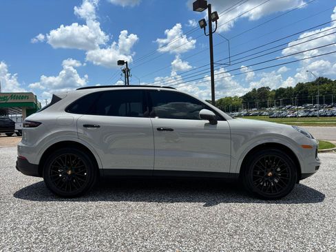 Used 2023 Porsche Cayenne AWD/4WD image 9