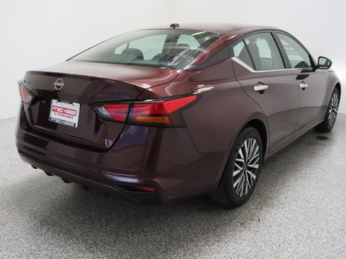 Used 2025 Nissan Altima 2.5 SV FWD image 7