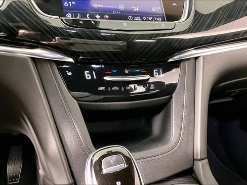 Used 2020 Cadillac XT6 Premium Luxury FWD image 13