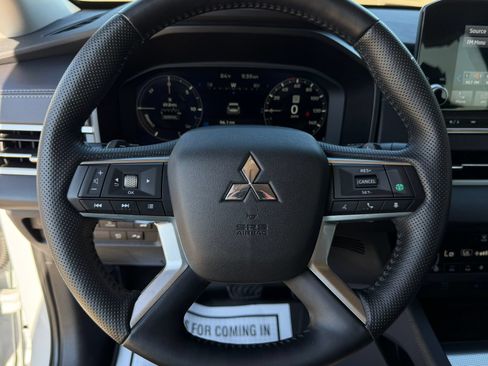 Used 2024 Mitsubishi Outlander SEL AWD/4WD image 23