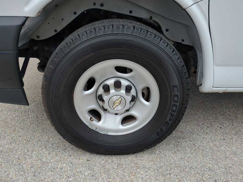 Used 2022 Chevrolet Express 2500 Extended w/ Driver Convenience Package image 29
