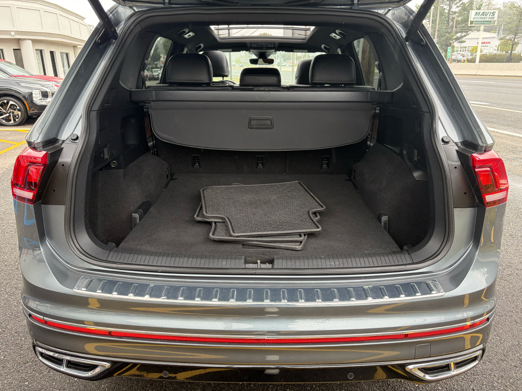Used 2022 Volkswagen Tiguan SEL R-Line AWD/4WD image 8