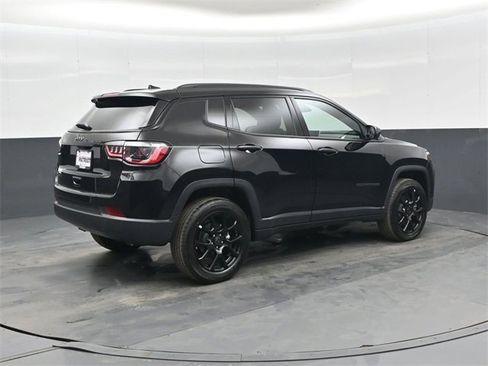 New 2026 Jeep Compass Latitude image 4