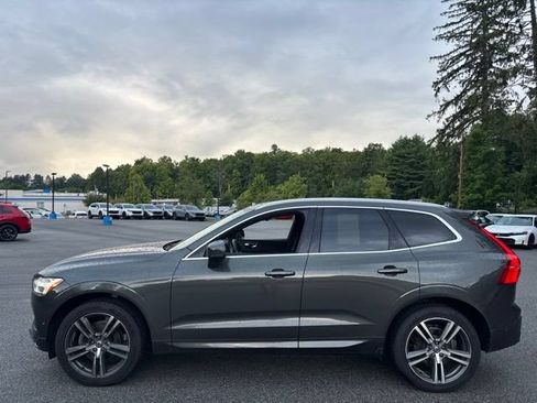 Used 2019 Volvo XC60 T5 Momentum w/ Multimedia Package AWD/4WD image 3