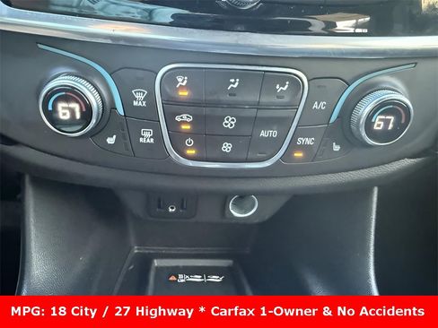 Used 2022 Chevrolet Traverse LT image 22