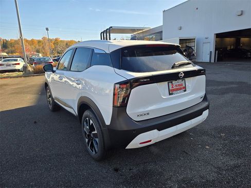 New 2026 Nissan Kicks SV w/ SV Premium Package image 7