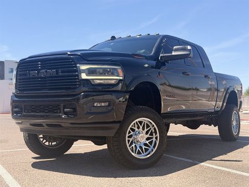 Used 2019 RAM 2500 Laramie w/ Black Appearance Package AWD/4WD image 7