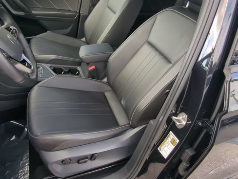 Certified 2022 Volkswagen Tiguan SE R-Line FWD image 20