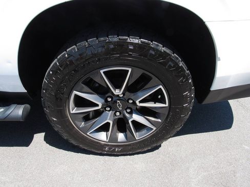 Used 2022 Chevrolet Suburban Z71 w/ Luxury Package AWD/4WD image 12