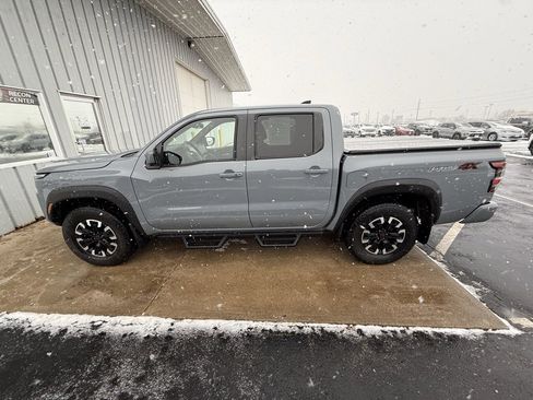 Used 2022 Nissan Frontier PRO-4X image 2